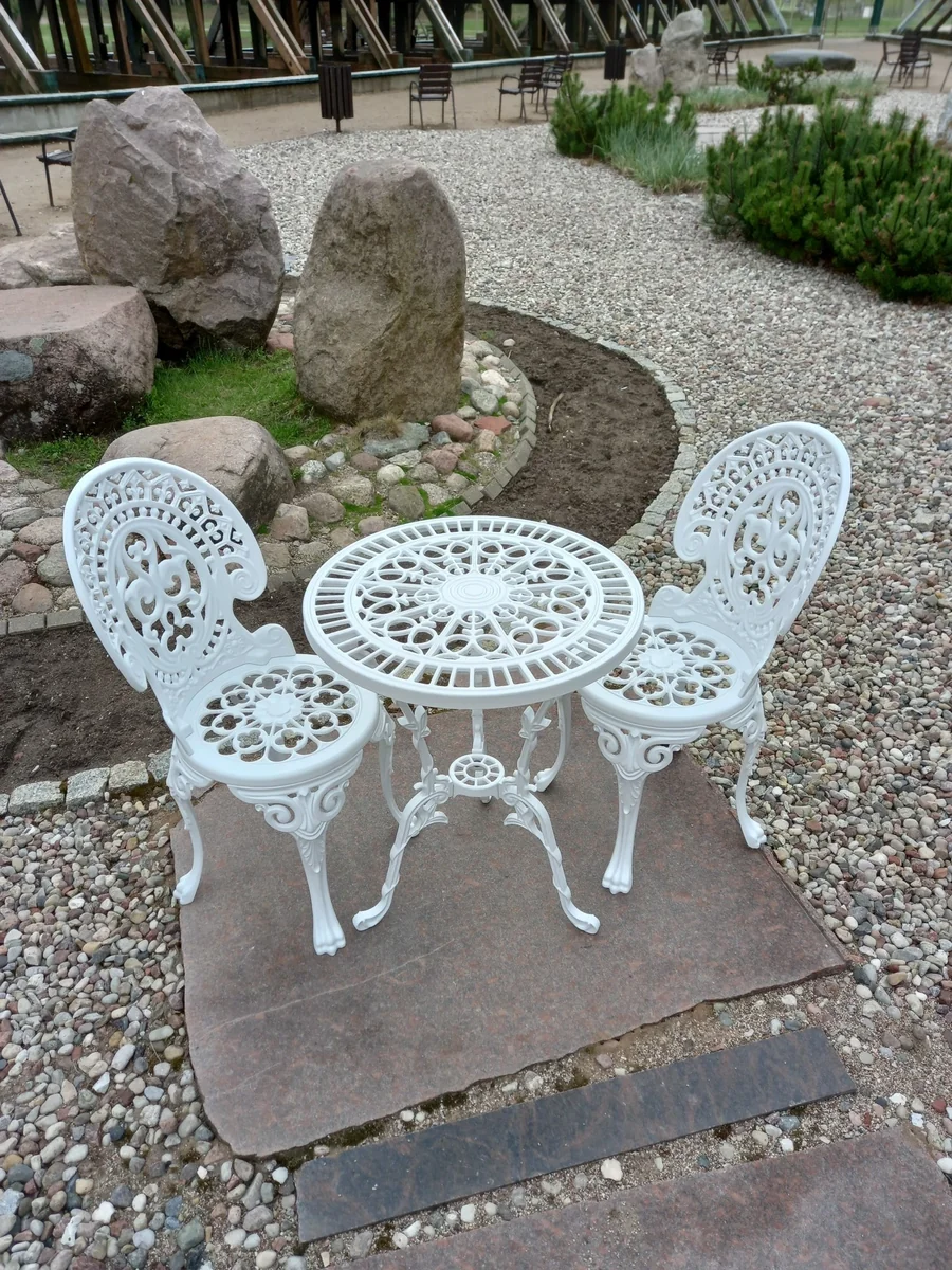 Gusseisen-Gartenmöbel-Set Romantic Ø 56,5 cm mit 2 Stühlen
